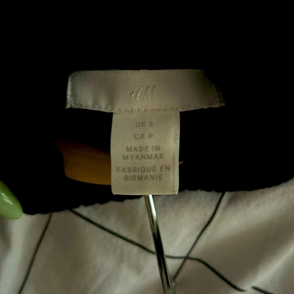 H&M turtleneck sweater - Picture 2 of 2